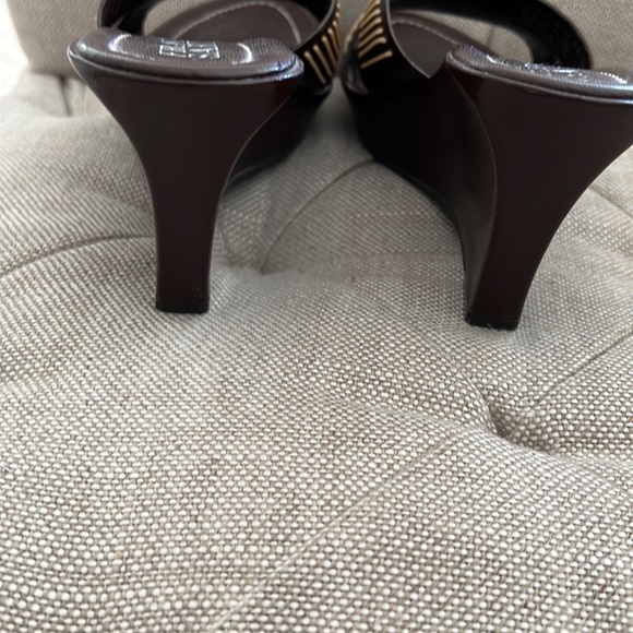 Franco Sarto leather wedge sandals in chocolate brown. Made in Brazil - Picture 3 of 7